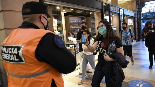 Las muertes permanecen altas: notificaron 722 en 24 horas y el total trepó a 82.667