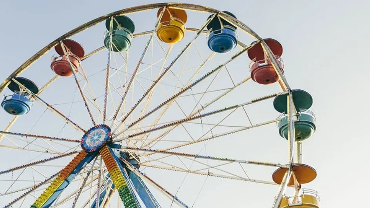 Se desprendió una silla del juego La vuelta al mundo en un parque de diversiones en José C. Paz