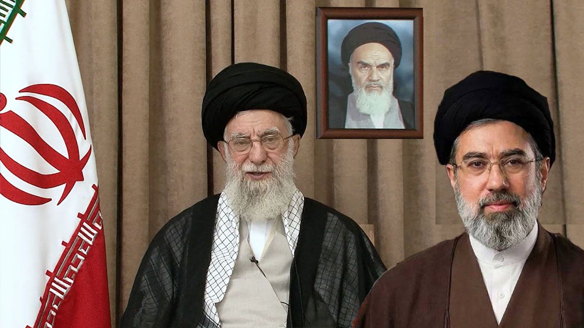 Los tres líderes de la revolución islámica en Irán. En el cuadro, el ayatolá Khomeini. Su sucesor, a la izquierda, Ali Khamenei (muerto el fin de semana anterior) y su hijo a la derecha, Mojtaba Khomenini. (Foto: A24.com)