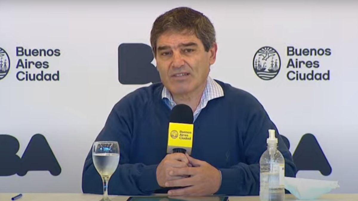 Fernán Quirós en conferencia de prensa.