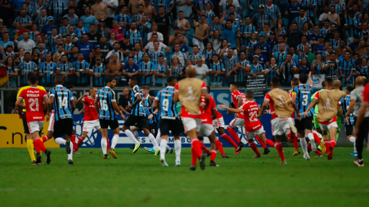 Tangana de Libertadores: en un final escandaloso, Gremio e Inter empataron 0-0 en la cancha y 4-4 en expulsados