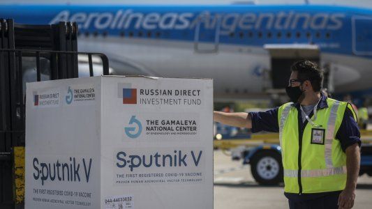 Llegó a Moscú un nuevo vuelo en busca de 500 mil vacunas Sputnik V