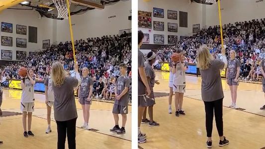 Inclusión: el emotivo gesto con una alumna ciega en un partido de básquet