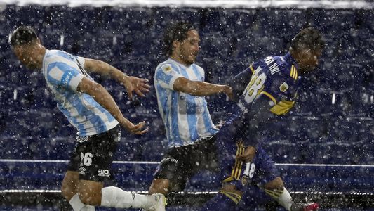 Bajo un temporal, Boca y Argentinos jugaron un partido pésimo y terminaron 1-1 en La Bombonera