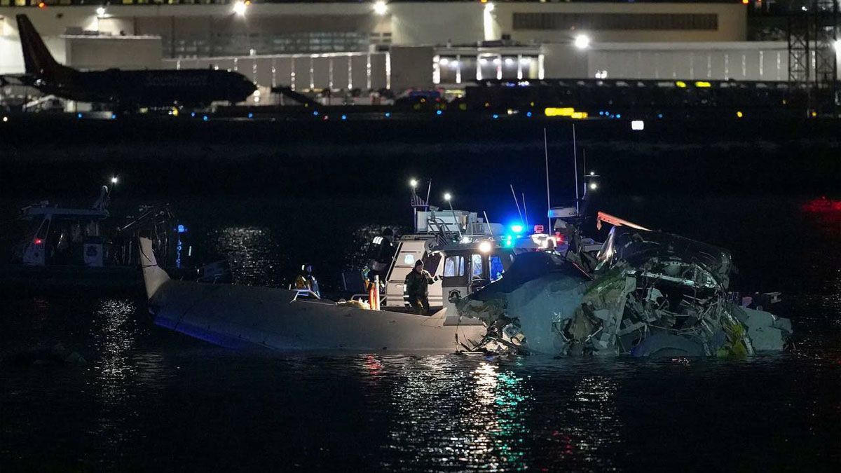 Las autoridades confirmaron que no hay sobrevivientes en el accidente entre un avión comercial y un helicóptero militar en Washington. (Foto: Gentileza JAS)
