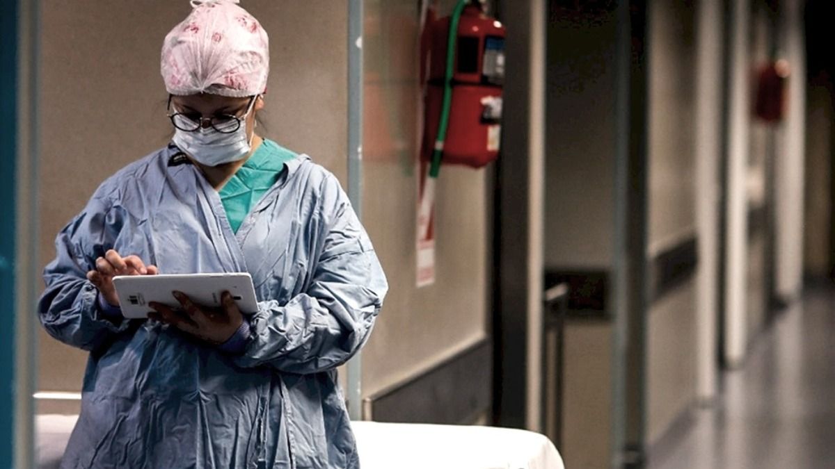 Covid-19: se registraron 21.590 contagios y 469 muertes en el último día.