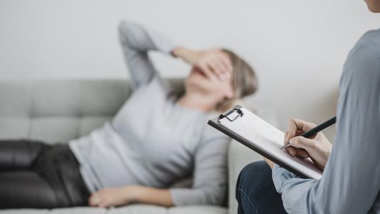 Durísimos datos: la crisis económica y social agravó la salud mental de los argentinos