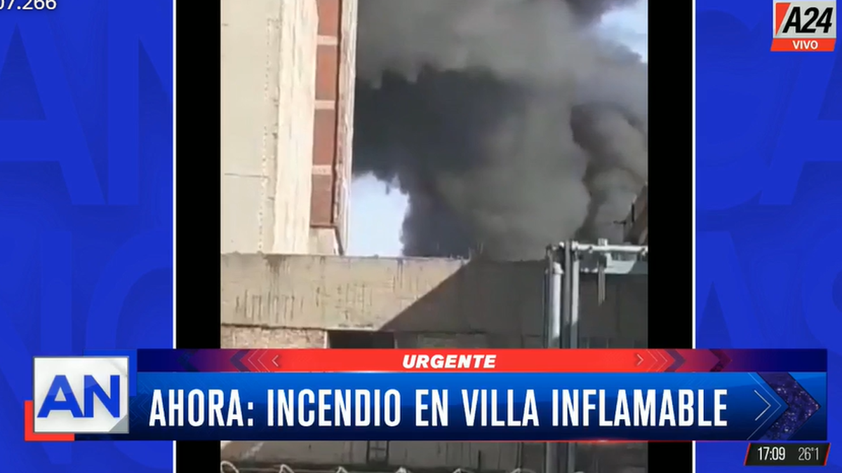 Impactante incendio en Dock Sud. (Foto: captura A24)