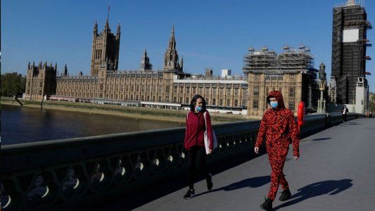 Gran Bretaña levanta restricciones y la OMS advierte: Estamos abiertos a nuevas y más peligrosas mutaciones