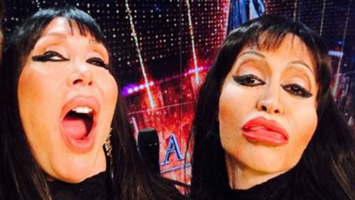 Moria Casán y Fátima Florez en la piel de la morocha hace años en el programa de Marcelo Tinelli, cuando la One no tenía su nombre registrado y le causaba gracia la imitación. 
