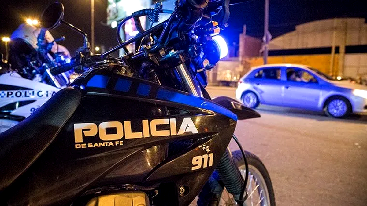 Una mujer fue atacada al estilo sicariato afuera de un quiosco mientras se encontraba con su hijo