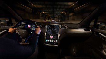 Tesla sube fuertemente en bolsa tras conocerse que Musk seguirá como CEO