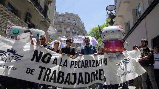 ¿Qué hacía Hello Kitty en una marcha de azafatos contra Fly Bondi?