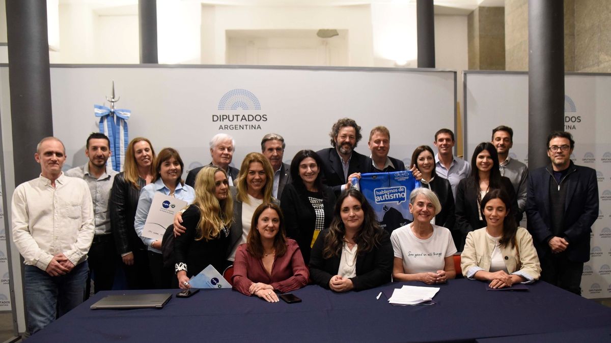 Organizaciones piden que el Congreso se adhiera a la Semana Azul por el autismo 2025