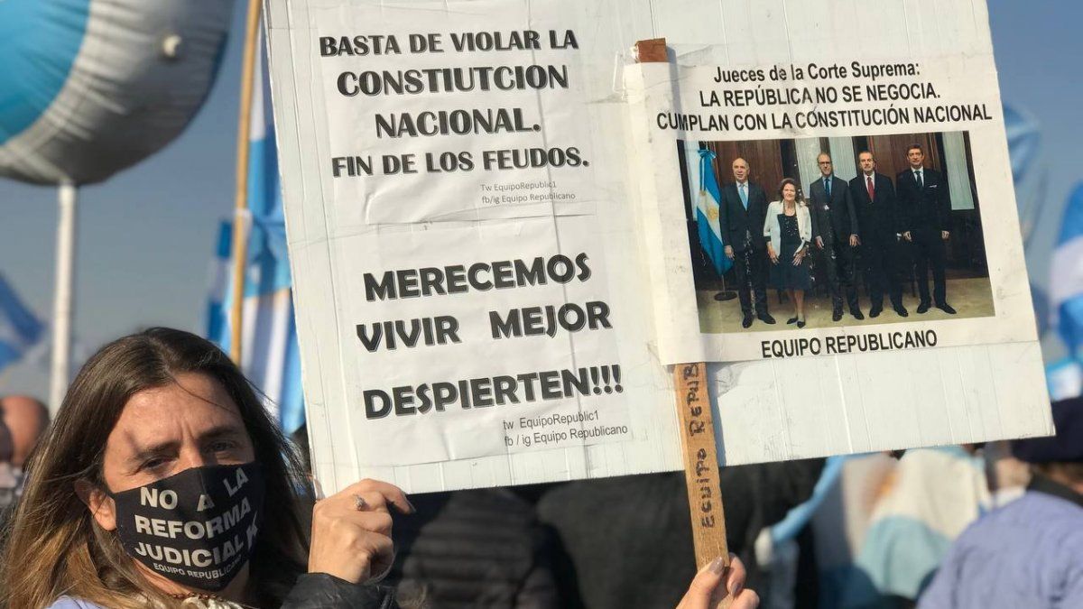 En el acto del agro se apuntó hacia el Gobierno, pero también hubo críticas a la Corte Suprema. 