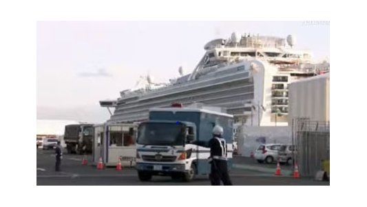 Murieron dos personas mientras evacuan a los pasajeros del crucero en cuarentena en Japón