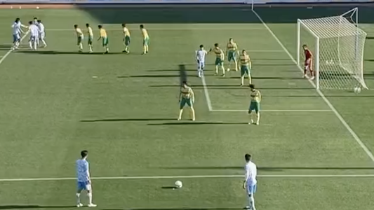 La extraña jugada preparada que terminó en gol en el fútbol colegial de Japón y revolucionó las redes