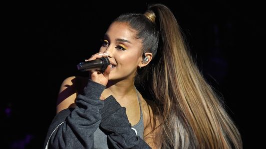 La pose de Ariana Grande que nadie puede imitar y es viral en Internet