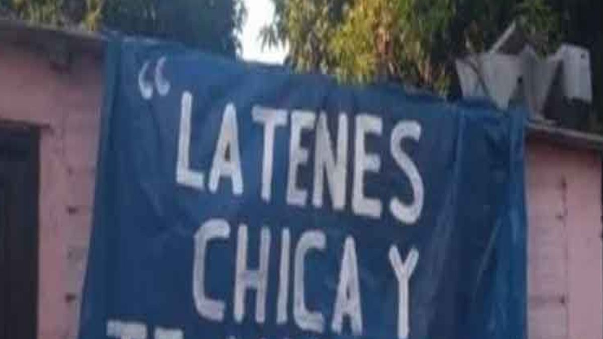 Una mujer le hizo un cartel insólito a su pareja por el Día de los Enamorados.&nbsp;