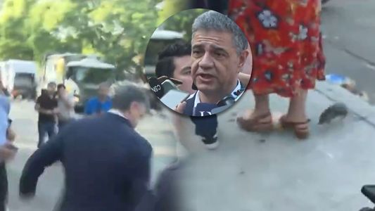 ¡Los periodista corrieron! Jorge Macri daba una entrevista y apareció una rata que terminó muy mal