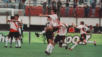 River y un gol histórico de Cuevas en 2002. River y un gol histórico de Cuevas en 2002.