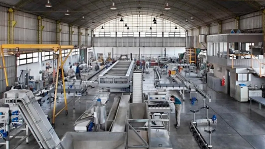 El empleo industrial alcanzó 25 meses con crecimiento