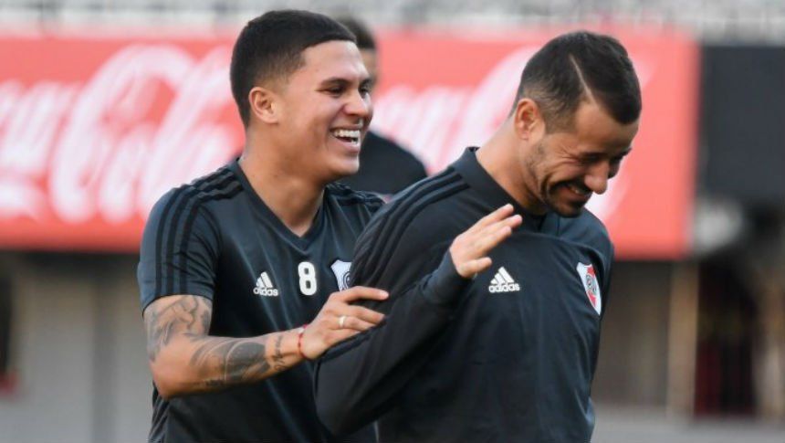 Gallardo probó varios esquemas pero la duda es una sola: Quintero o Mora