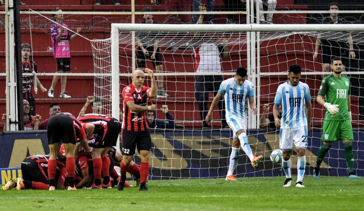 Racing ganaba en Paraná pero se durmió, empató 1-1 con Patronato y no pudo acercarse a la punta
