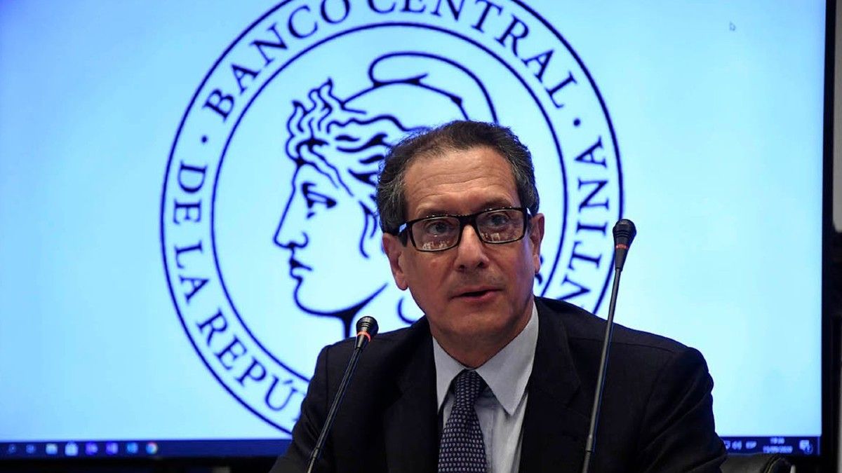 Miguel Pesce afirmó que con el cepo a las importaciones se evita que vayamos a una devaluación brusca.