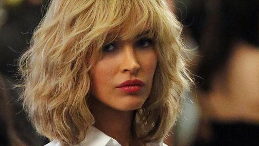 Para el infarto: Megan Fox se viste de colegiala rubia