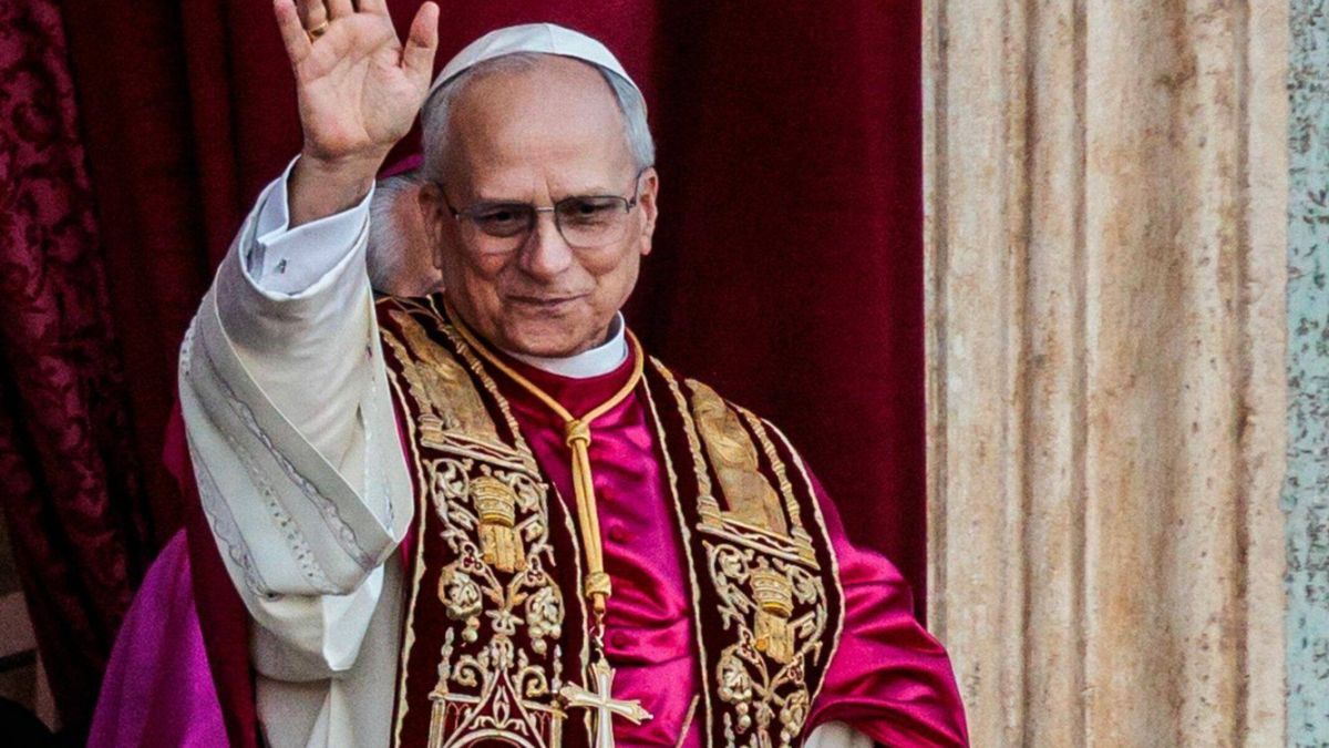 Los primeros gestos de León XIV, que busca unidad, apertura y legado histórico. Los primeros gestos de León XIV, que busca unidad, apertura y legado histórico.