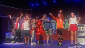 Gladys Florimonte se emocionó al reencontrarse con sus excompañeros en Carlos Paz