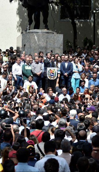 Crece la tensión en Venezuela: Maduro desafía a EE.UU. y Guaidó llama a mantener la movilización en las calles