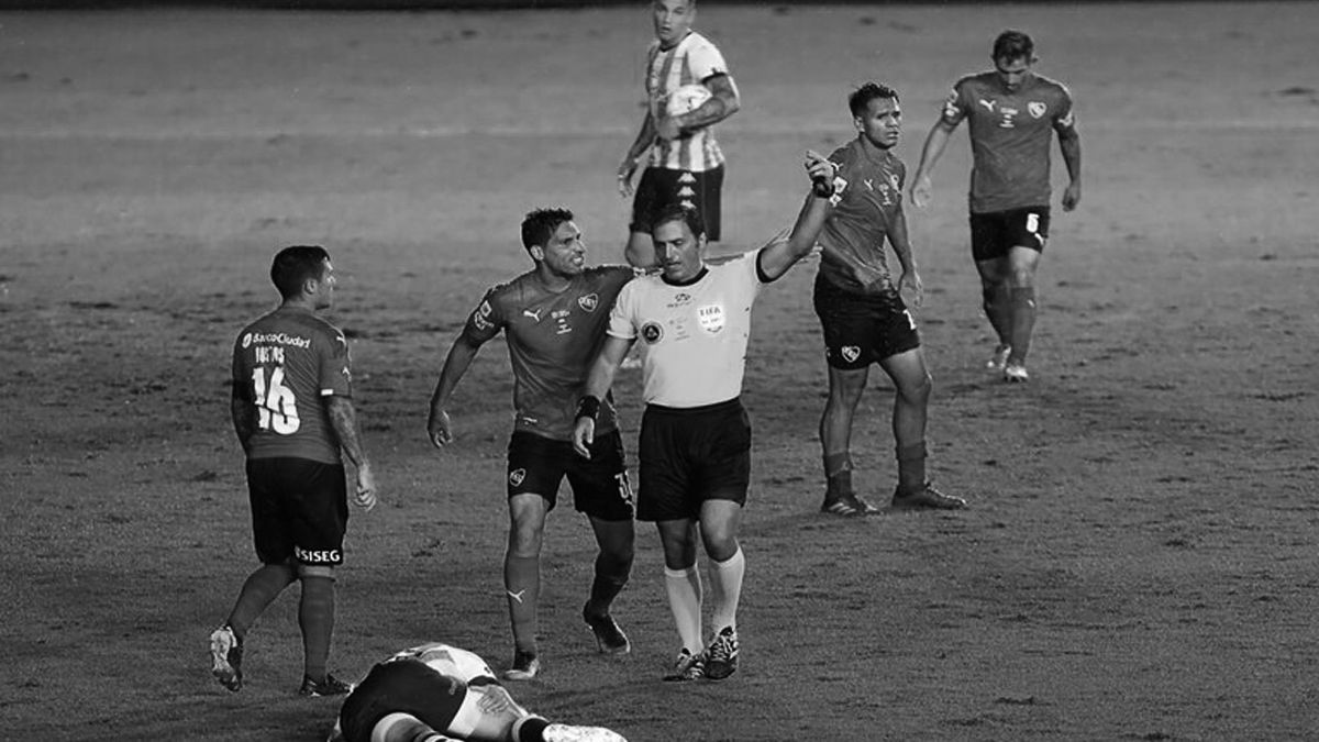 Vigliano reconoció que se equivocó al cobrar el penal a favor de Racing.&nbsp;