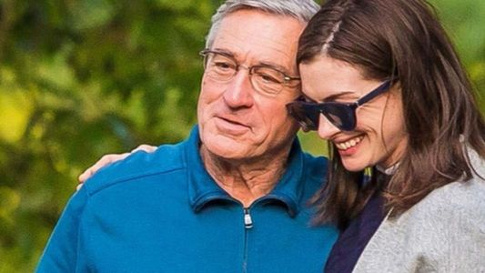 Anne Hathaway contrató a De Niro como pasante