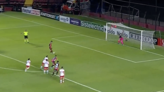 Video: el increíble penal que desperdició un jugador de Patronato ante Deportivo Morón