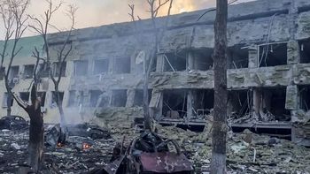 Ucrania acusa a Rusia de bombardear un hospital infantil en Mariúpol