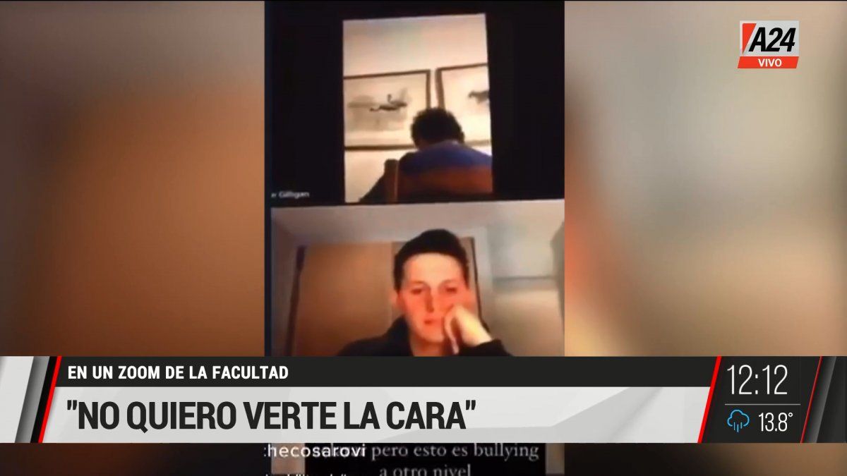 Así agredía un docente universitario a un alumno durante una clase por Zoom. (Captura de Tv)