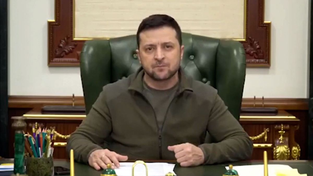 Guerra entre Rusia y Ucrania: el presidente ucraniano apareci&oacute; por primera vez en la escena p&uacute;blica desde su despacho en Kiev y afirm&oacute;: "No me ir&eacute; a ning&uacute;n lado". (Foto: Facebook)