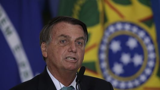 Jair Bolsonaro rechaza la acusación de una millonaria irregularidad en la compra de vacunas