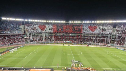 El espectacular recibimiento de los hinchas de River para sus jugadores y Gallardo