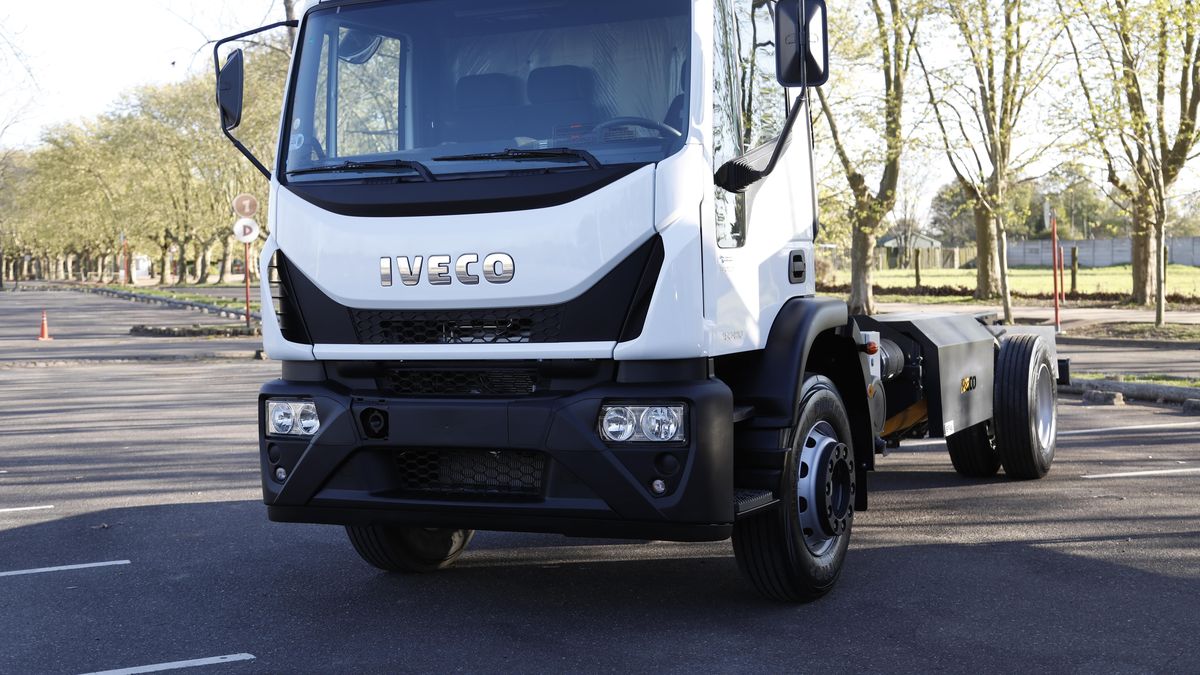 Iveco presentó a su renovado camión Iveco Tector a GNC