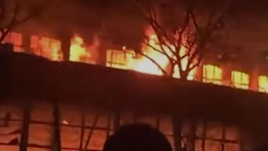 Un voraz incendio en un edificio de Johannesburgo provocó una horrorosa tragedia
