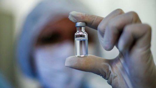 AstraZeneca: países de Europa suspenden la aplicación, pero la OMS los alienta a continuar