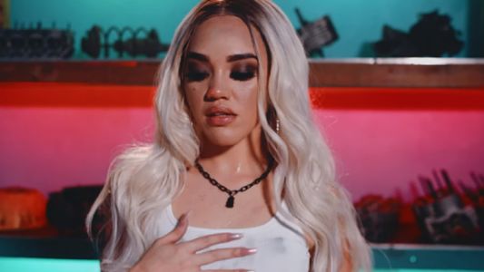 Marie estrena Megatron, su nuevo single y video
