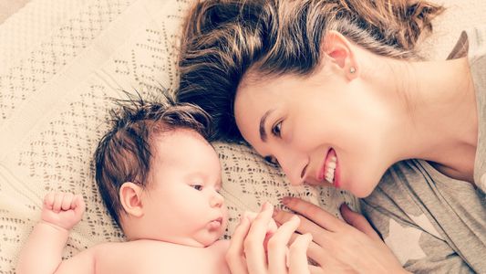 El auge de las madres y los padres solteros: desafíos de la crianza monoparental