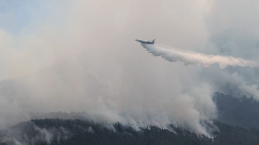 La llegada del avión hidrante y más de 4.000 hectáreas quemadas: qué se sabe del incendio en Chubut