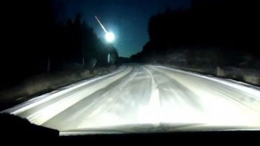 Misterio: captaron un extraño cuerpo celeste luminoso en el cielo de Rusia