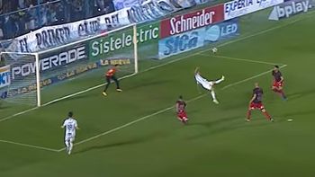 El gol de otro planeta de Cristian Menéndez para la goleada del líder, Atlético Tucumán
