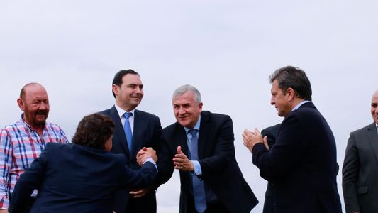 El Gobierno relativiza el impacto del triunfo de JxC en Mendoza, mientras Massa pelea por el voto radical